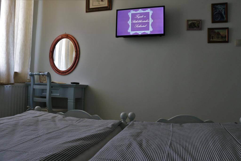 Fogado A Patkolokovacshoz Vendeghaz Szekszard Bed & Breakfast ภายนอก รูปภาพ